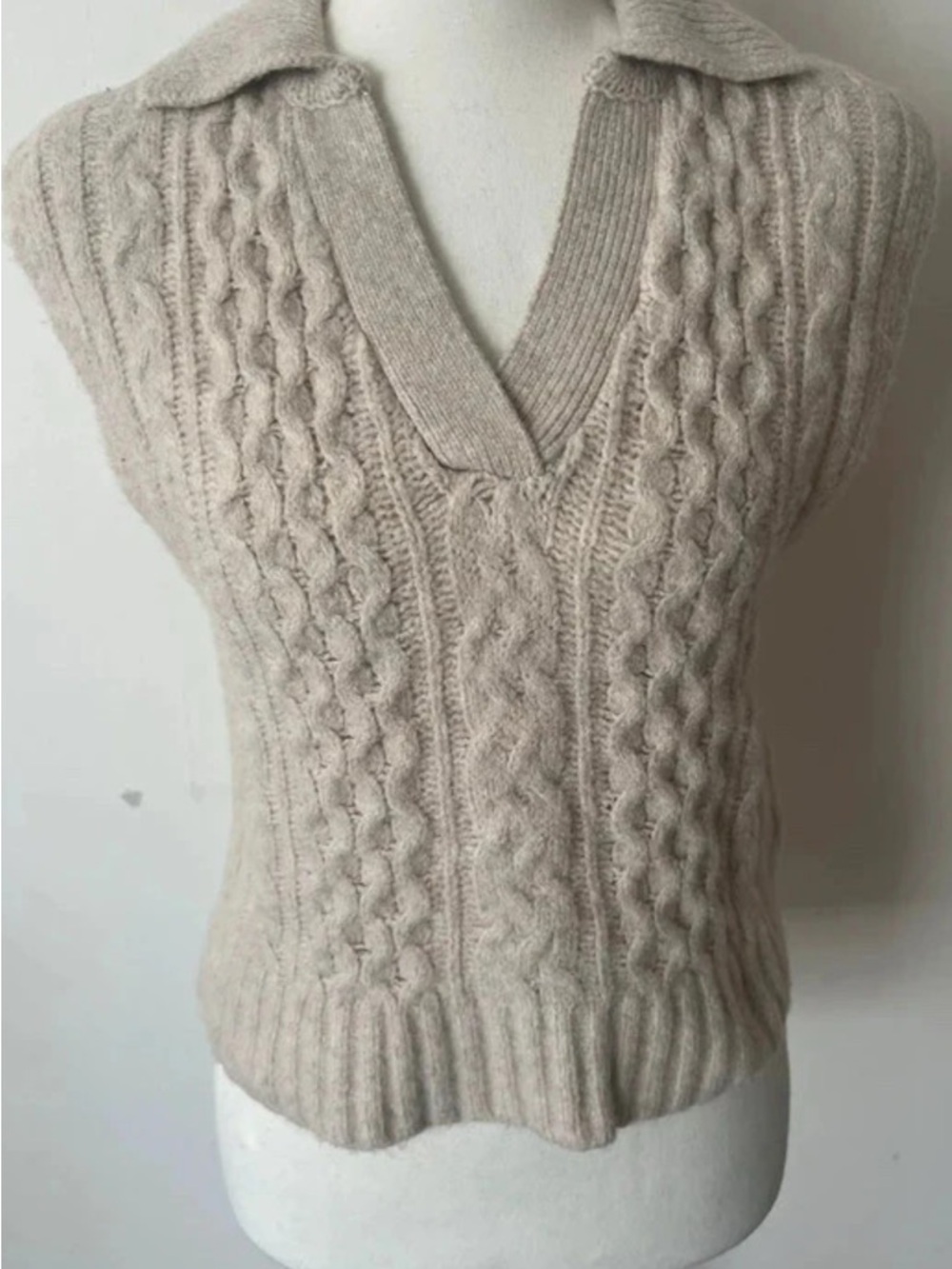 Pink Rose women’s Cream Cable Knit V-Neck Sweater Vest , Size S. New with tags.